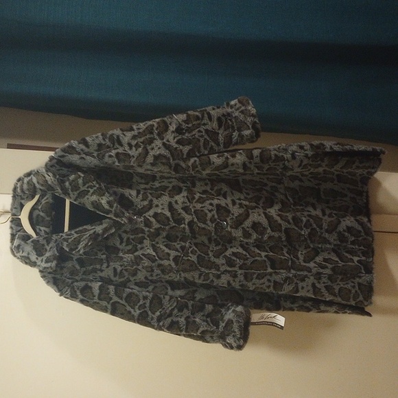 Reversible Leather Faux Fur Coat - Picture 9 of 17